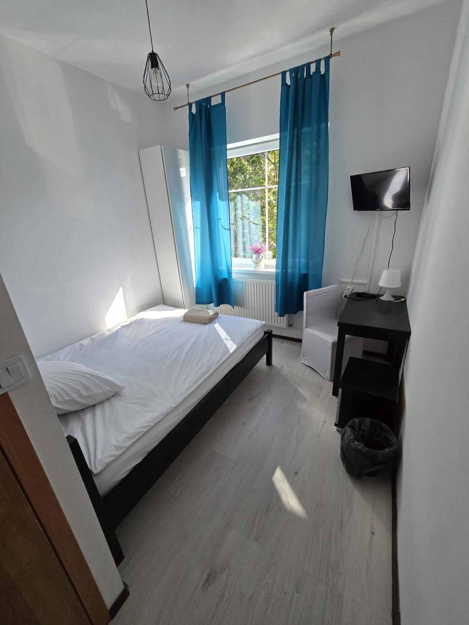 Hotel Sredzka Korona à Środa Śląska Extérieur photo