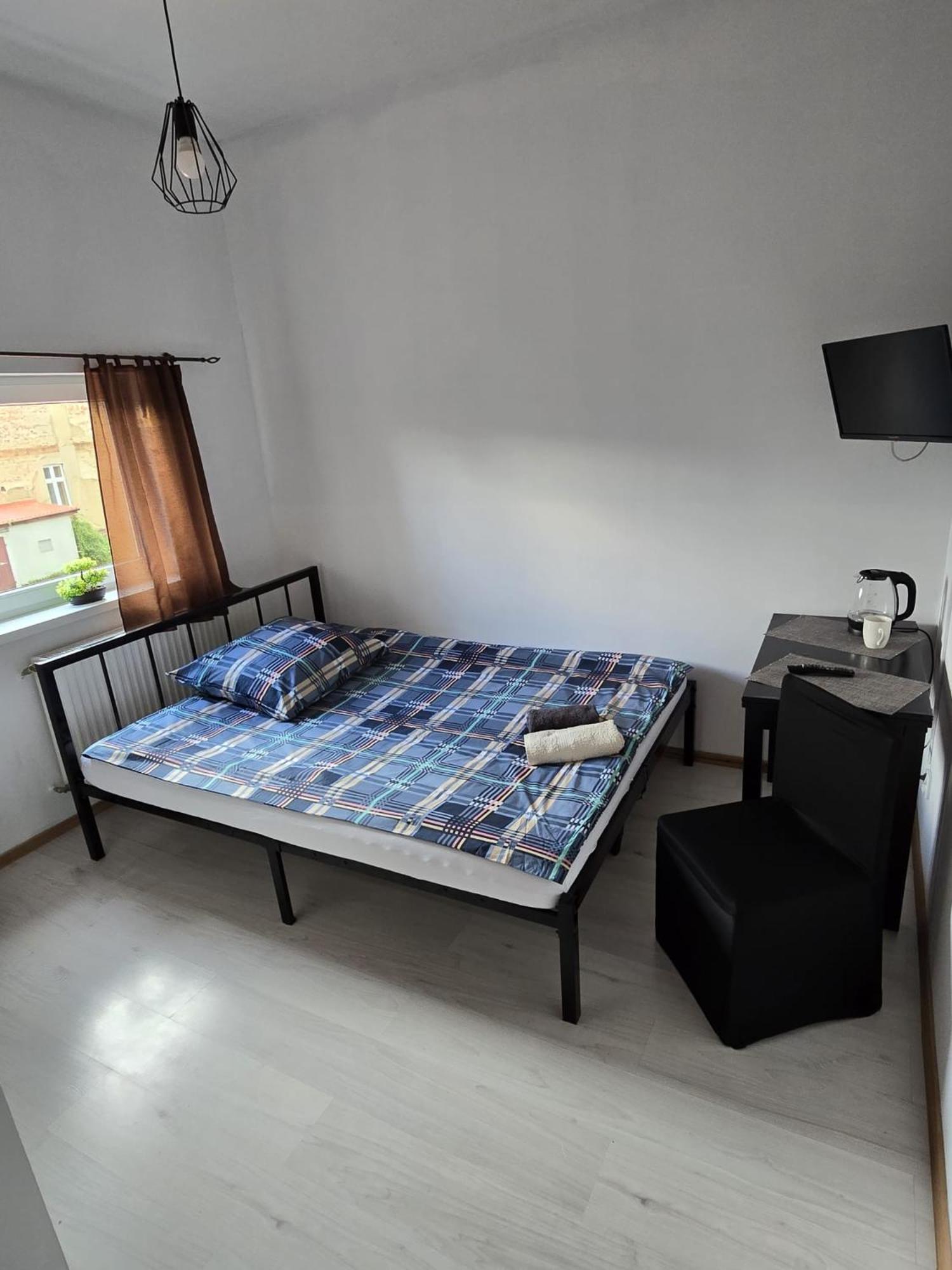 Hotel Sredzka Korona à Środa Śląska Extérieur photo