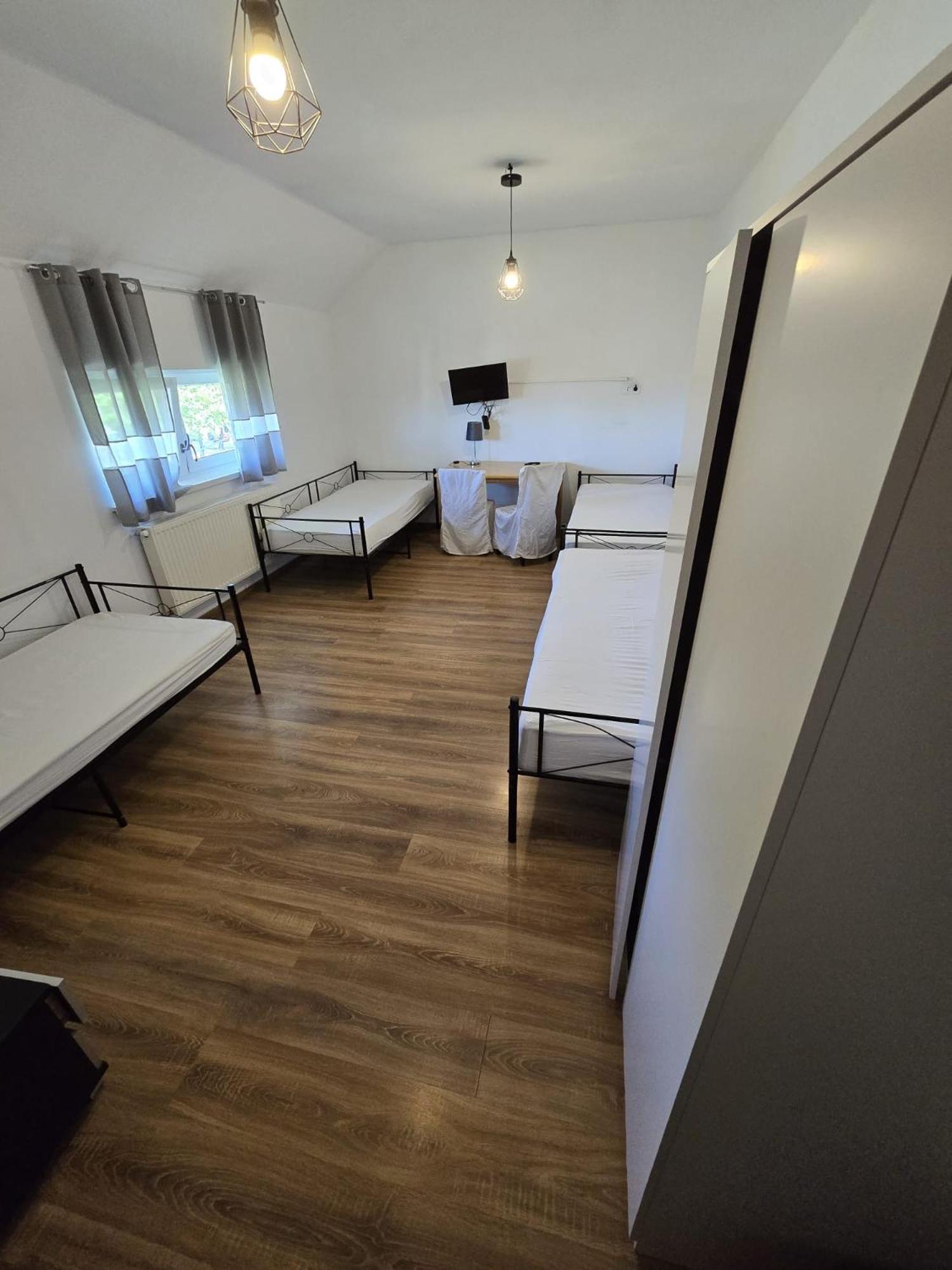 Hotel Sredzka Korona à Środa Śląska Extérieur photo